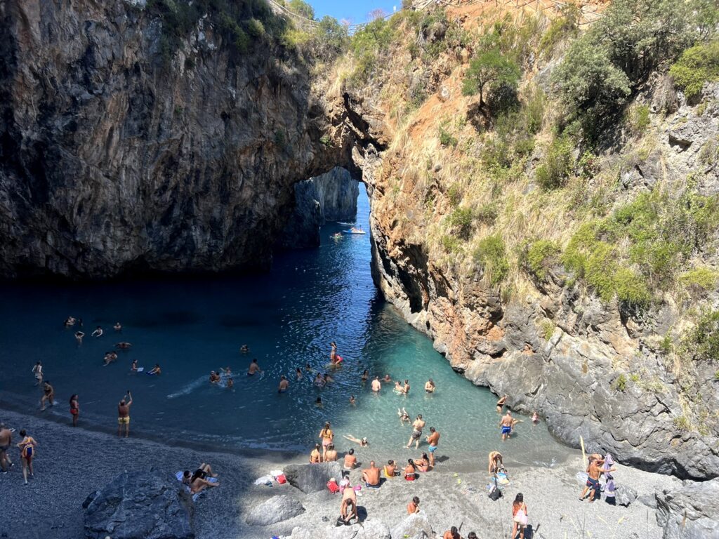 Escursione in Barca Arcomagno San Nicola Arcella un’esperienza indimenticabile per tutta la famiglia 5 Escursione in barca San Nicola Arcella Arcomagno